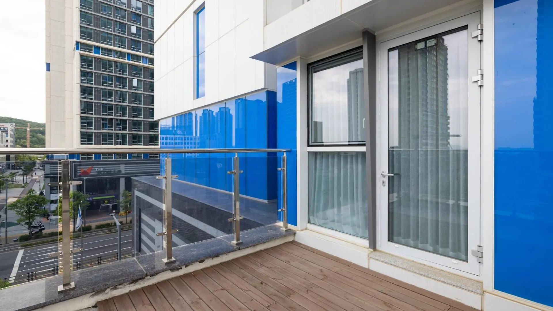 Grand Bleu Hotel & Residence Incheon