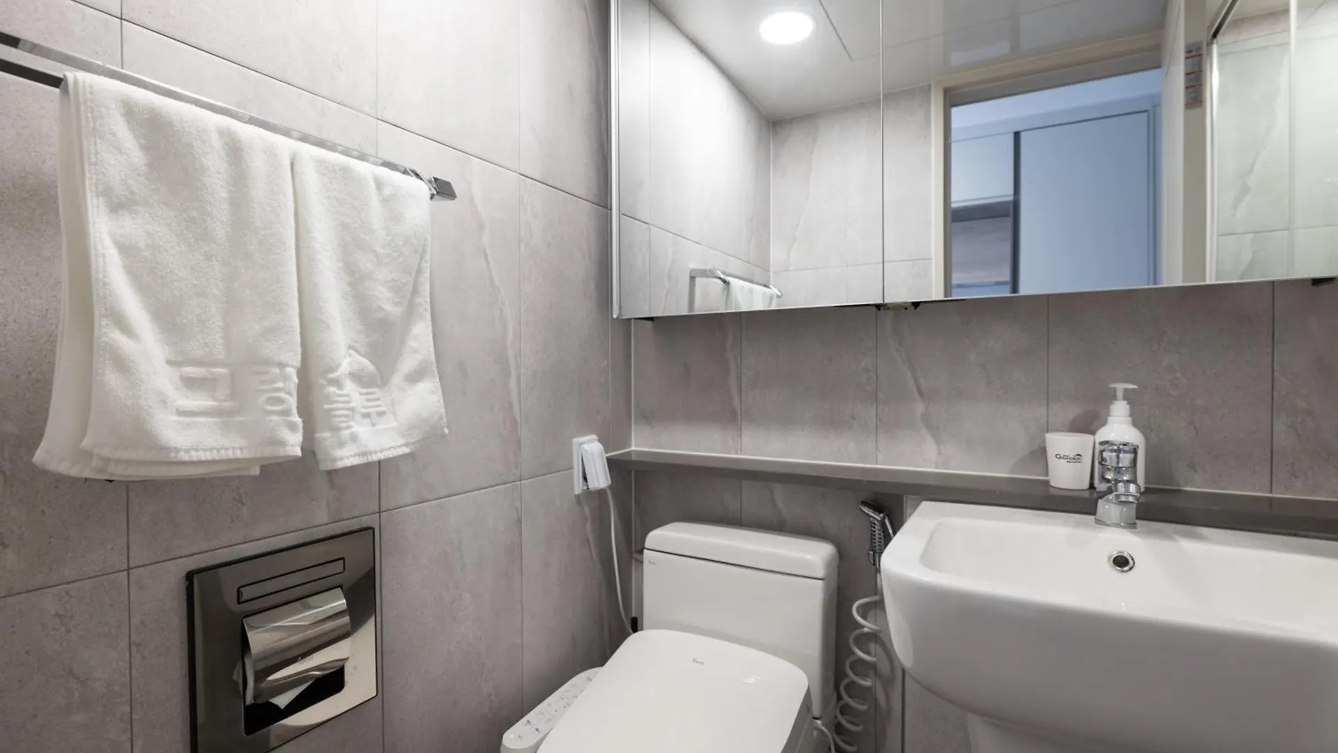 Grand Bleu Hotel & Residence Incheon