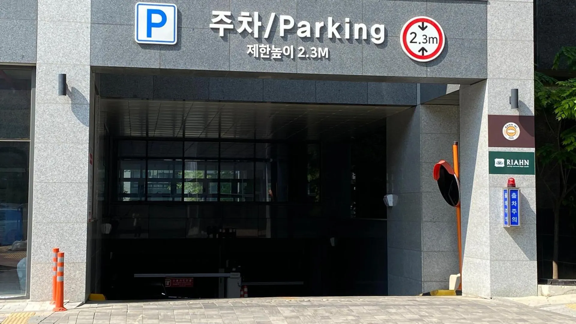 Grand Bleu Hotel & Residence Incheon