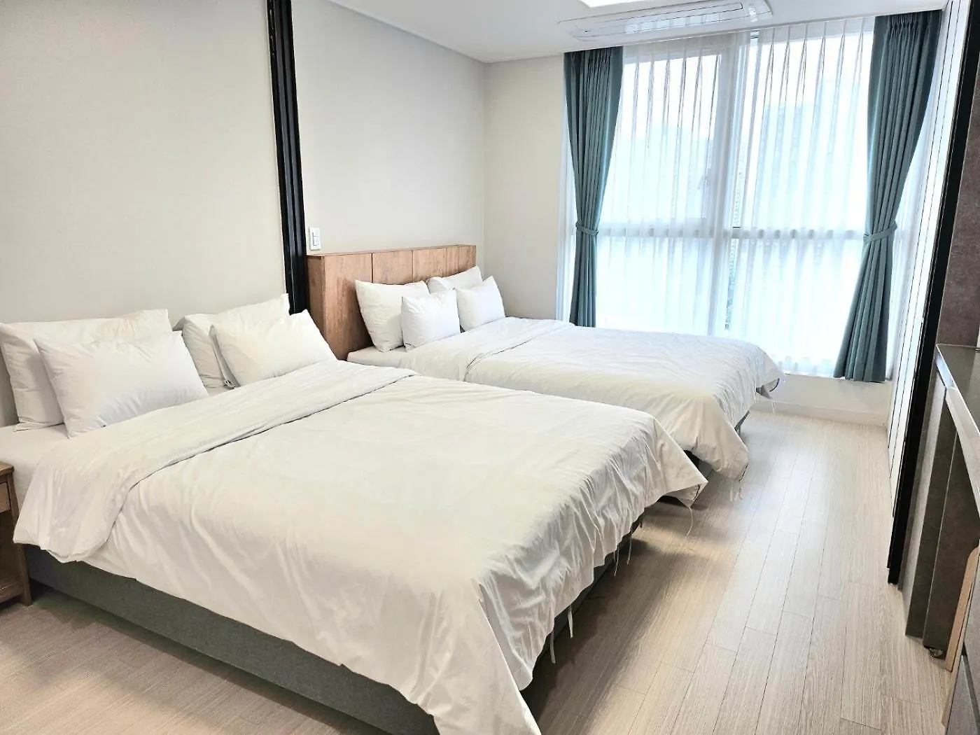 Grand Bleu Hotel & Residence Incheon