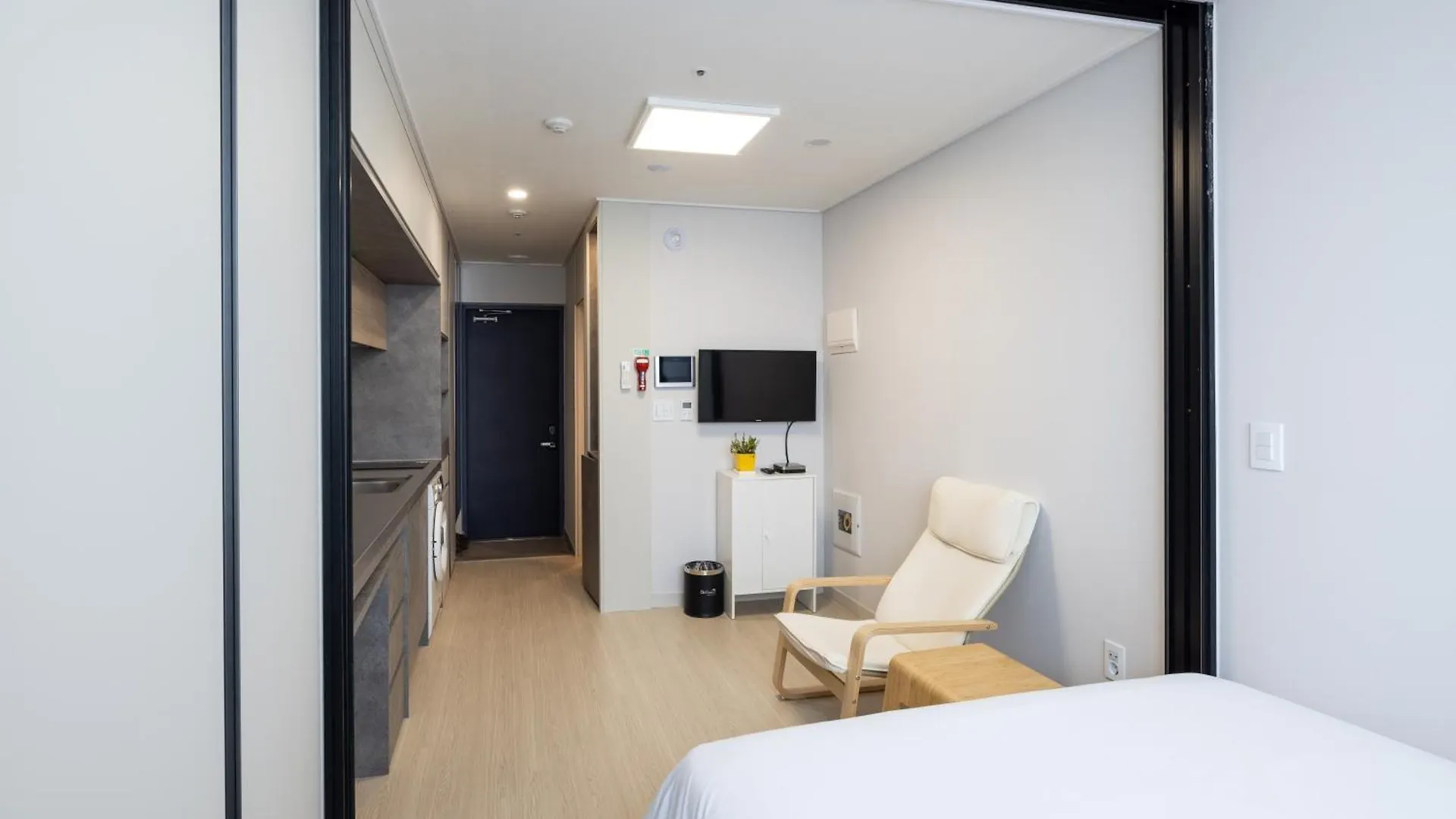 Grand Bleu Hotel & Residence Incheon