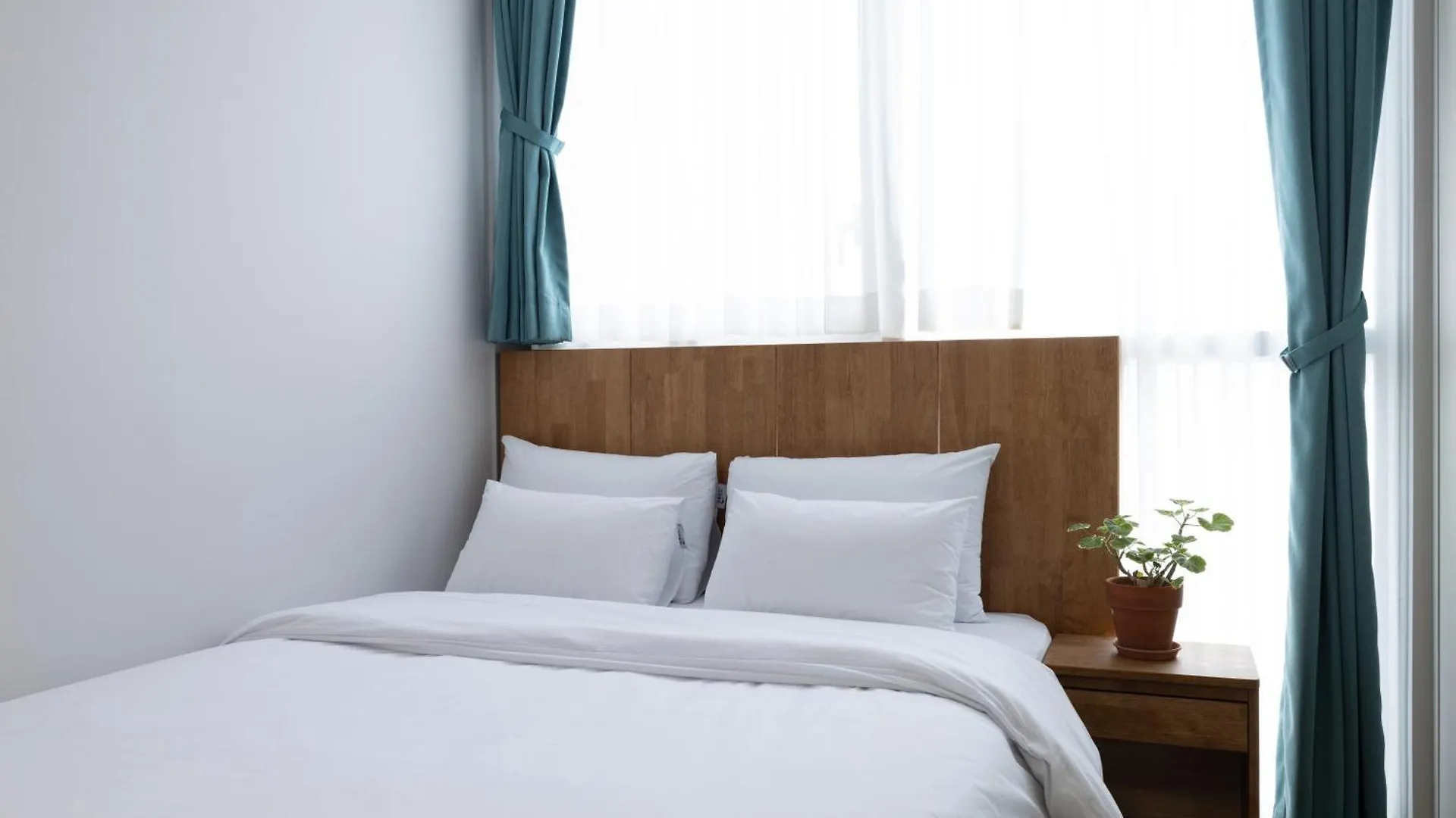 Grand Bleu Hotel & Residence Incheon